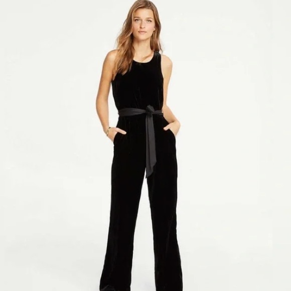 NWT Ann Taylor Black Velvet Sleeveless Jumpsuit size 4 - Picture 2 of 5
